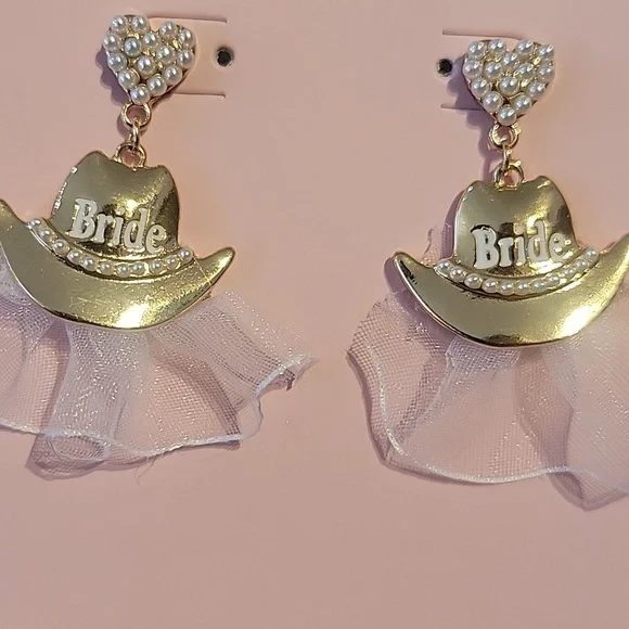 NWT Adorable Packed Party cowgirl Bride earrings. - Picture 2 of 3